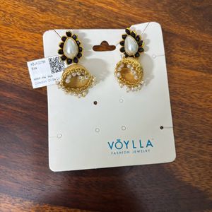 Voylla Black and golden Jhumka