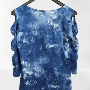 Dark blue top with cut-out sleeves