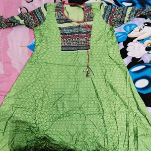 Green Kurti