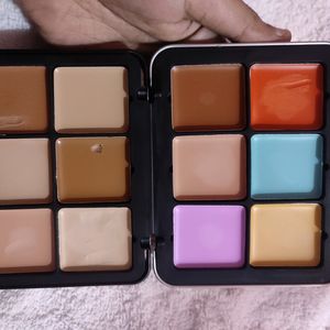 Concealer Pallete,2 Lip Balms