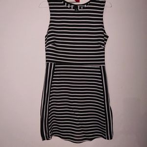 Dress ( SMALL TO MEDIUM)