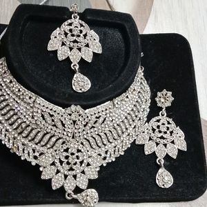 Women's Necklace With Earrings And Maang Tika