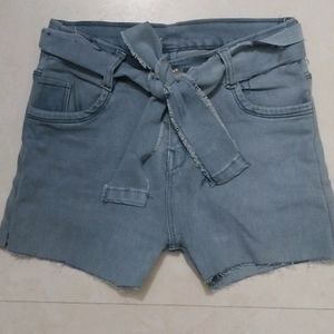 Cute Nodd Belt Shorts