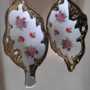 Vintage Porcelain Shell Shaped ,two Small Plates