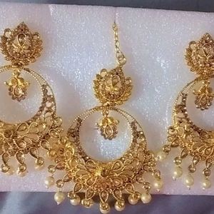 Earings With Maang Tikka