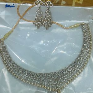 White Stone Neckpiece set