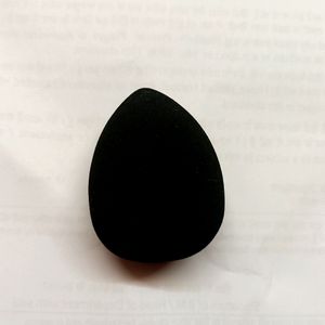 Black  Beauty Blender Sponge And Concealer