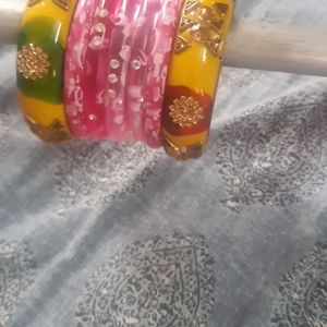 5 Plastic Kade And Two Glass Bangles