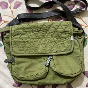 Green colour sling bag from ‘Expert’ brand. Nice & durable.