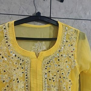 Lucknowi Chickenkari Kurta With Inner