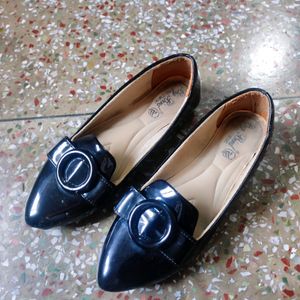 Pointed-toe Ballerinas With Bow Applique