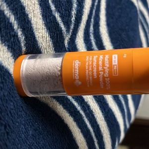 The Derma Co Mattifying 100% Powder Sunscreen