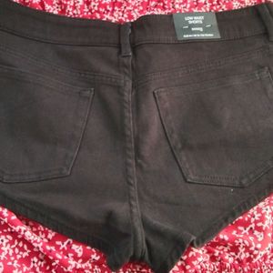 H&M Low Waist Black Shorts