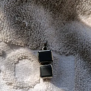 MAGNETIC GEMSTONE PENDANT