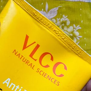 VLCC Sunscreen SPF 25