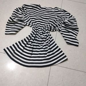 New Black And White Puffed Sleeve Top