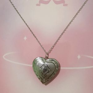 Aesthetic Heart Locket Necklace