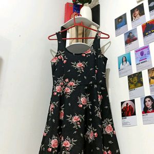 ROSE GARDEN CHARM DRESS🥀