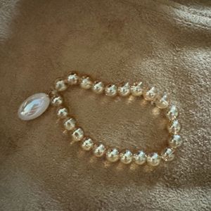 Glossy Shine Pearl Bracelet