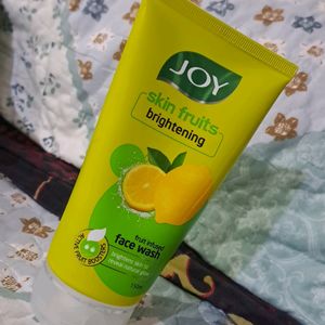 FRUIT BRIGHTENING FACE WASH