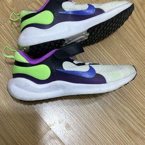 Kids 13.5C original Nike almost unused shoes