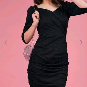 Dressberry Black Sweatheart Neck Sheath Dress