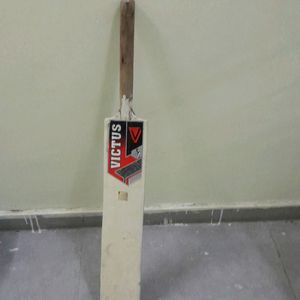 Victus Cricket Bat IN Good Condition