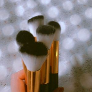 Set Of Makeup brushes