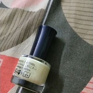 Huda Beauty Nail Polish Light Yellow