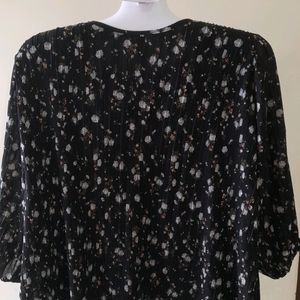 Black Floral Wrinkle Top