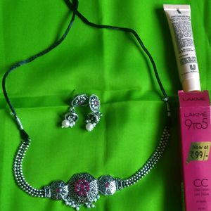 Necklace Set And Lakme9 To 5