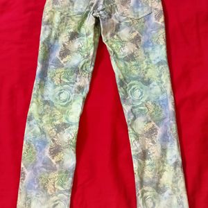 Greenery Floral Print Jeans 💚