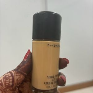 MAC Studio Fix Foundation -NC37