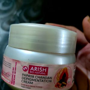 Women Papaya Chandan Depigmentation Cream