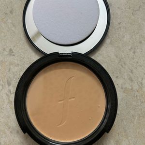 Faces Canada Weightless Stay Matte Compact