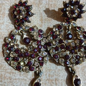 Earing In Maroon Colour