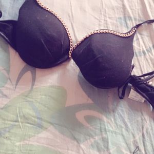 Black attractive padded bra