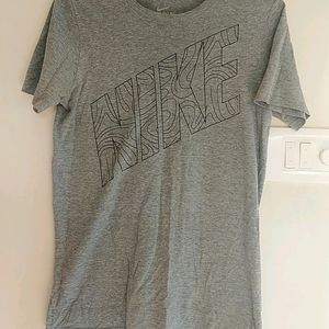 Nike M Size T Shirt For Women