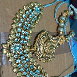 Beautiful Nacklace & Earnings And Magtika