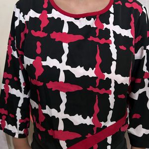 Women's Patterned Top. Size:XL BUT WILL FIT M/S