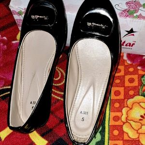 Black Jutti For Women