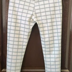 A Beautiful White Checked Crop Pant For Women.