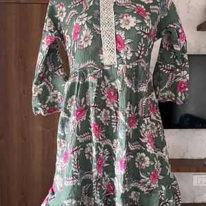 Floral Short Kurti 💚