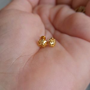 Beautiful New Flower Desine Studs