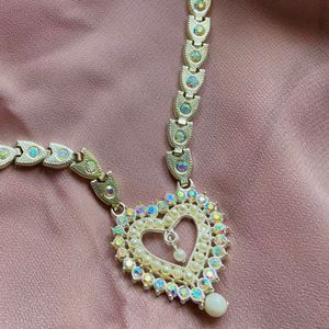 A Beautiful Necklace 🪞🎀