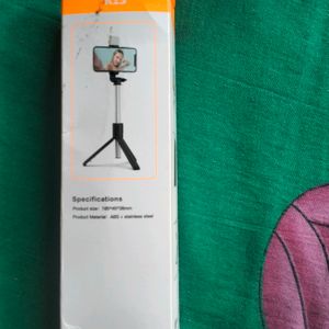 Planetoid New R1s Selfie Stick(Remote Included)