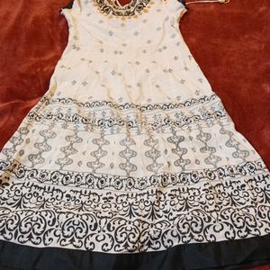 Beautiful Black And White Kurti