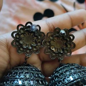 Beautiful 😍 Black 🖤 Colour Earrings 😍