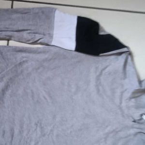 Grey 🩶 Full Sleeves Top So Light In Weight