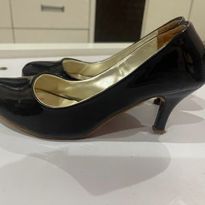 2 Inch Black Pumps